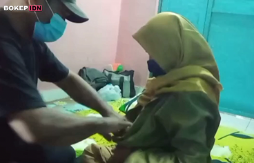 Viral Ukhti PNS Pulang Kerja Dipijat Sama Mbah Maryono